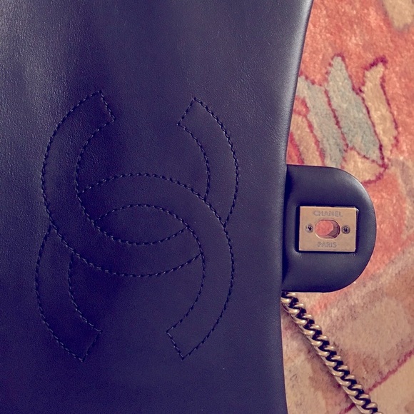 COPY - Chanel Flap bag with gold bar. - Picture 7 of 13